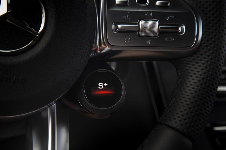 Детали интерьера Mercedes-AMG GLC63 4Matic+ (X253) 2019 года  (NA) (фото 68 из 81)